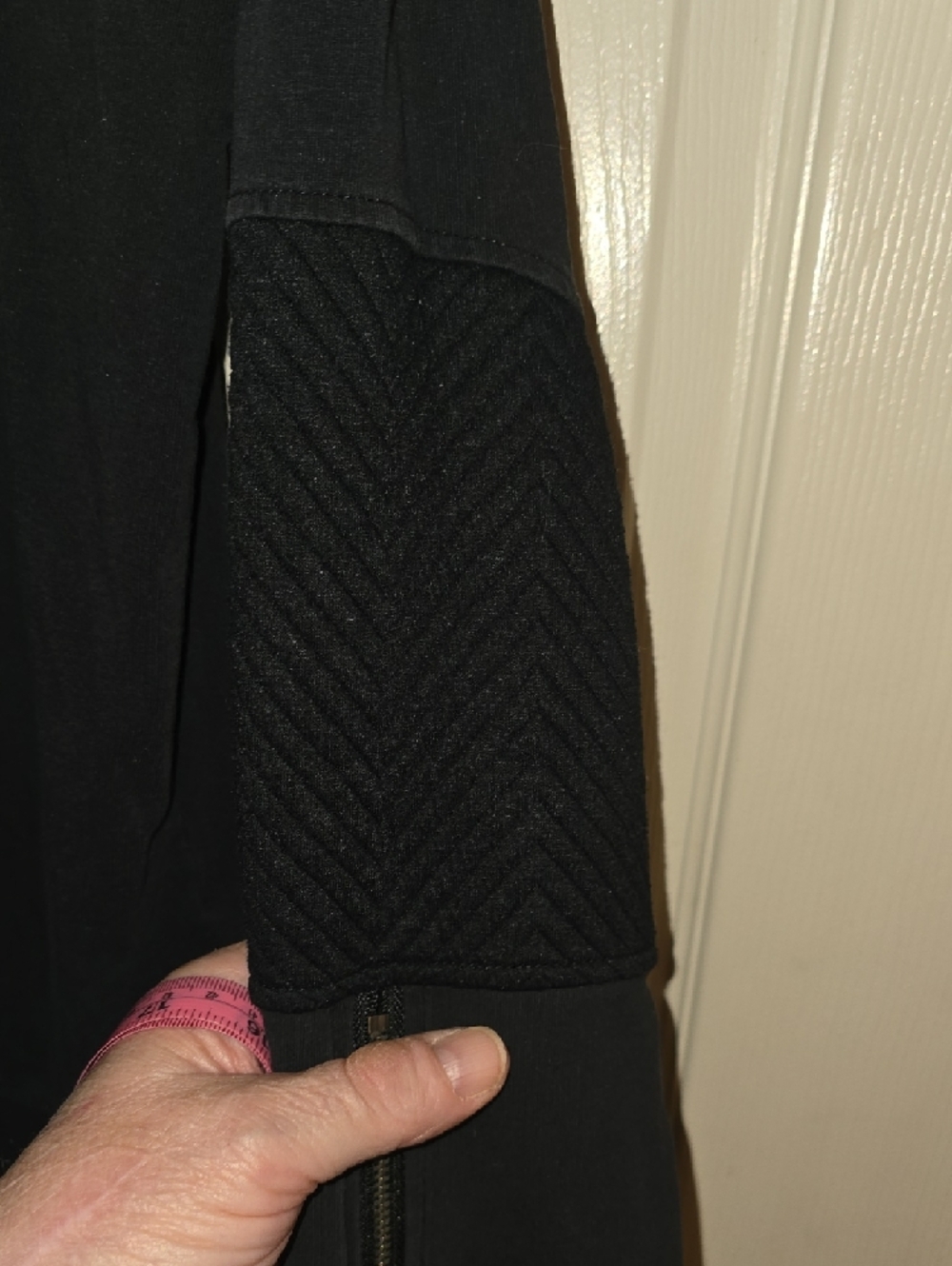 Cable & Gauge Black Quilted Elbow Pullover Sweatshirt - Picture 6 of 6